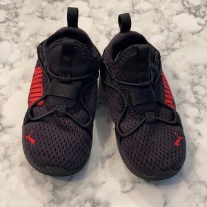 EUC Puma tennis shoes / sneakers kids toddlers size 7 black and red
